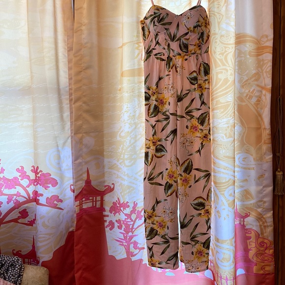 •BAND OF GYPSIES• PINK FLORAL ROMPER SIZE MED SPAGHETTI STRAPS BUILT IN BRA - Picture 1 of 7